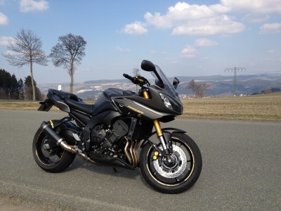 Fazer 8 und Erzgebirge im Hintergrund