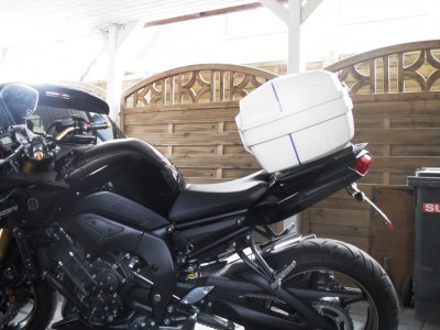 SDC10038.JPG (589.34 KiB) 19545 mal betrachtet Mit montiertem Koffer