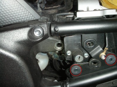 PICT0432 Kopie.jpg (2.5 MiB) 122605 mal betrachtet Ich habe die Schrauben der Pumpe auf beiden Seiten gelöst, um die Pumpe leichter bewegen zu können.